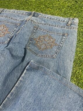 Blue Women's Embellished Back-Pocket Jeans